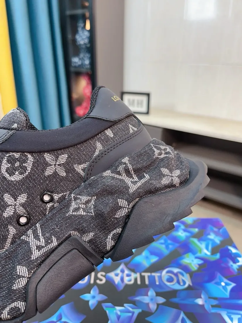 Men's men's shoes 💰580🌸🌸 LV style is novel and fashionable, the upper is made of imported cowhide + LV special materials! Super trendy design! It’s eye-catching! The leather is soft, delicate, shiny and translucent, showing the ultimate in pure handcraftsmanship, and the mesh is soft, comfortable and breathable! Size: 39-44 (38 45 customized)